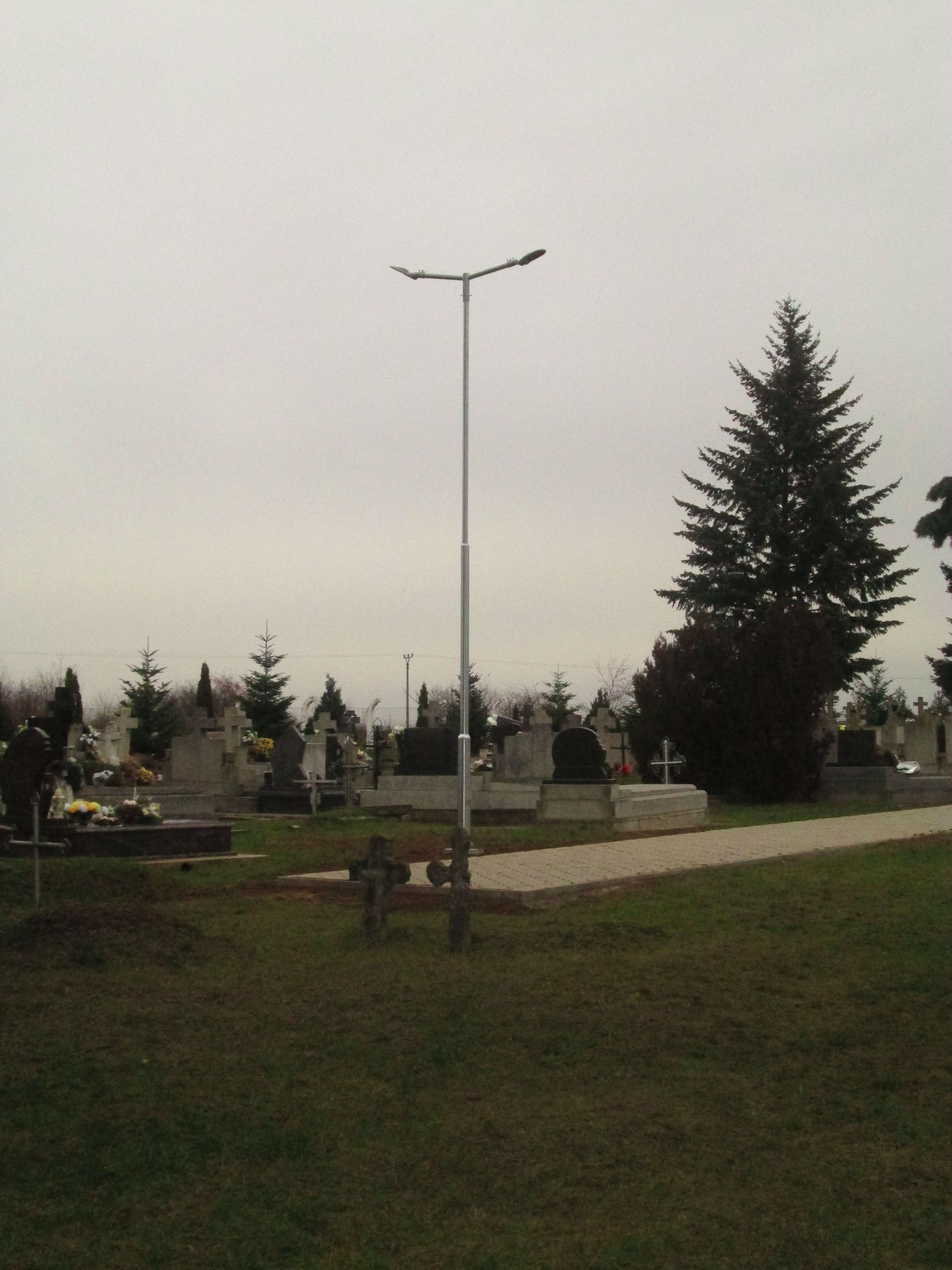 Sviatok Všetkých svätých s novým verejným osvetlením cintorína